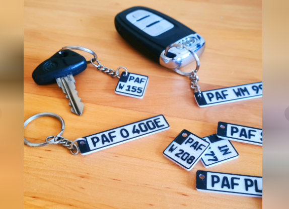 Llaveros Personalizados 3D con Nombre o Placa Vehicular en Relieve